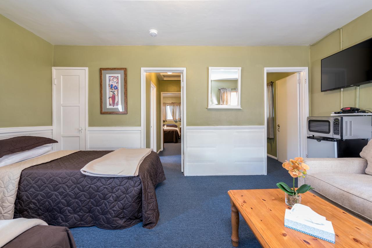 Wilshire 3*
